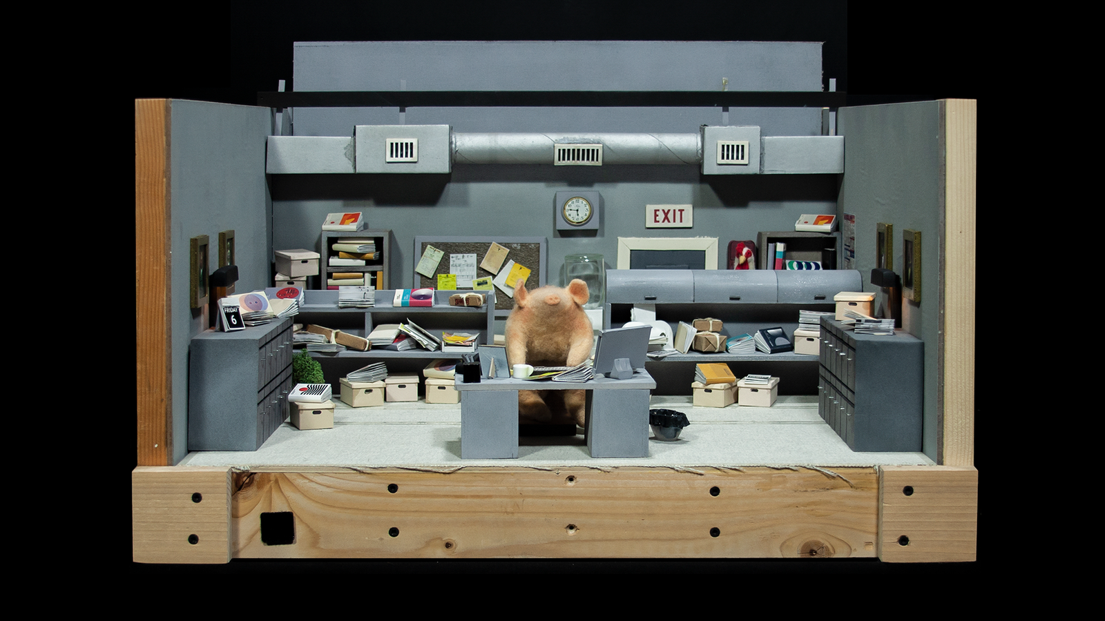 Pig-Office_0000_Layer-6