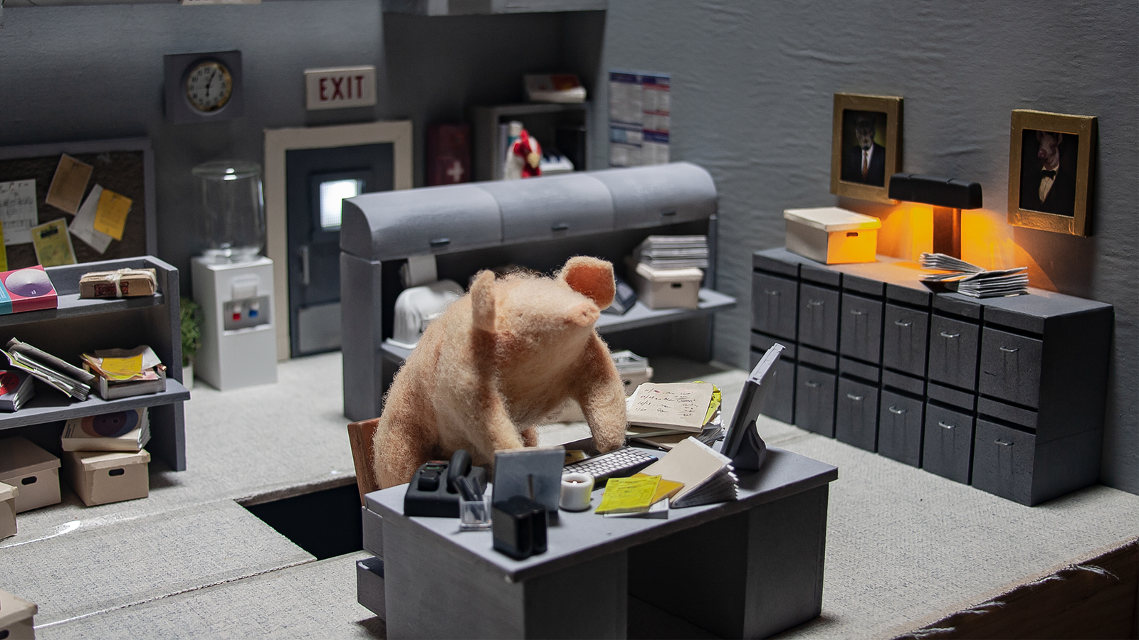 Pig-Office_0003_Layer-4