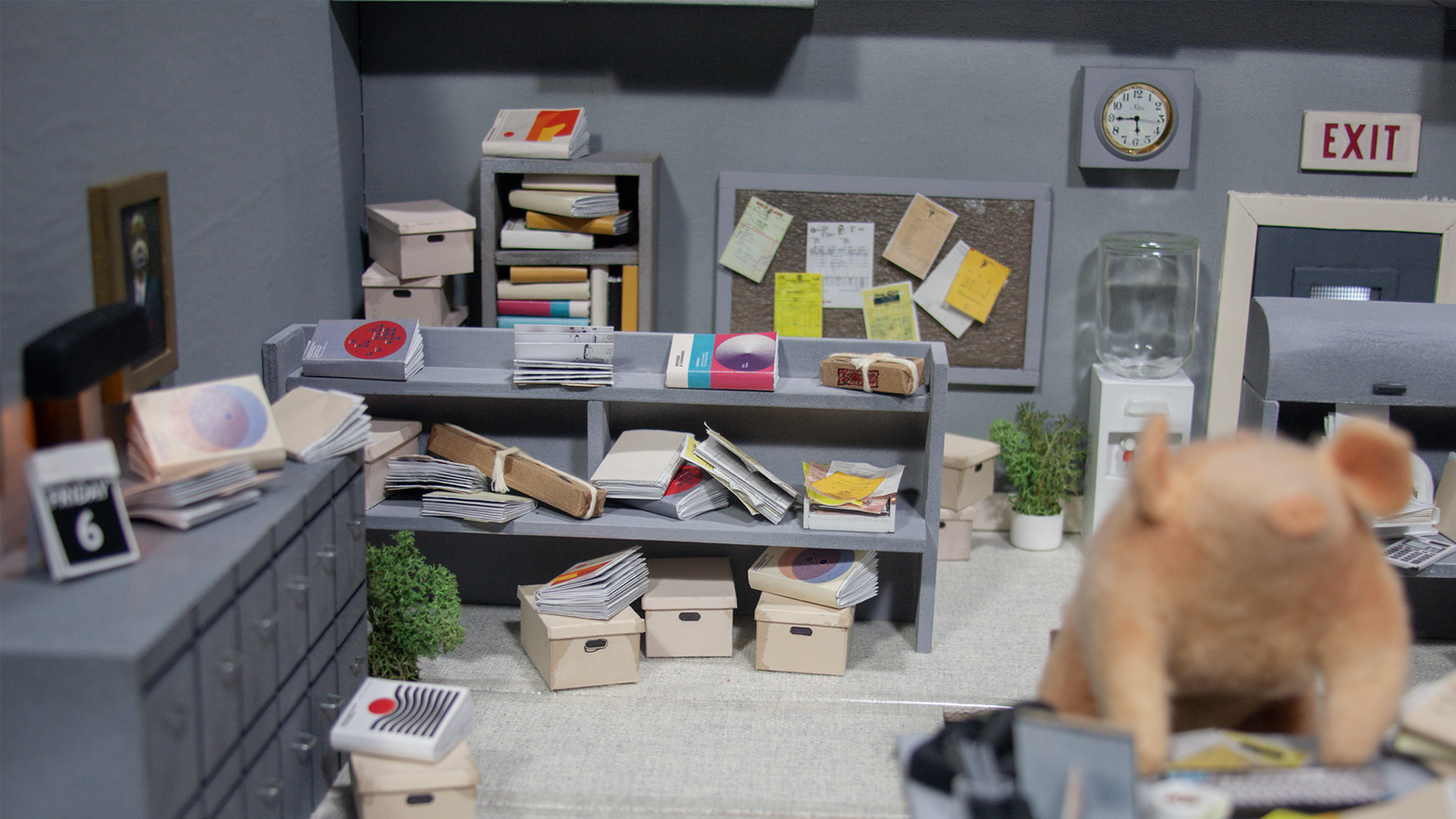 Pig-Office_0004_Layer-2